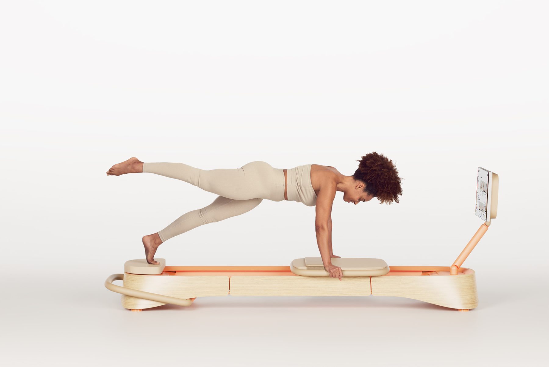 Plank gyakorlat a Sunrise Frame Reformeren